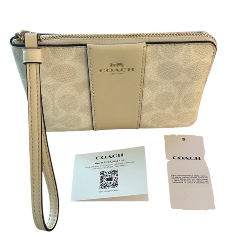 COACH Corner Zip Wristlet in Signature Canvas in a light khaki/chalk NWT‎